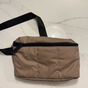 Awesome and versatile barely used Calpak belt bag.